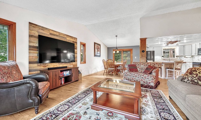 Castle Rock House | Castle Rock Retreat Family Getaway w/Game Room