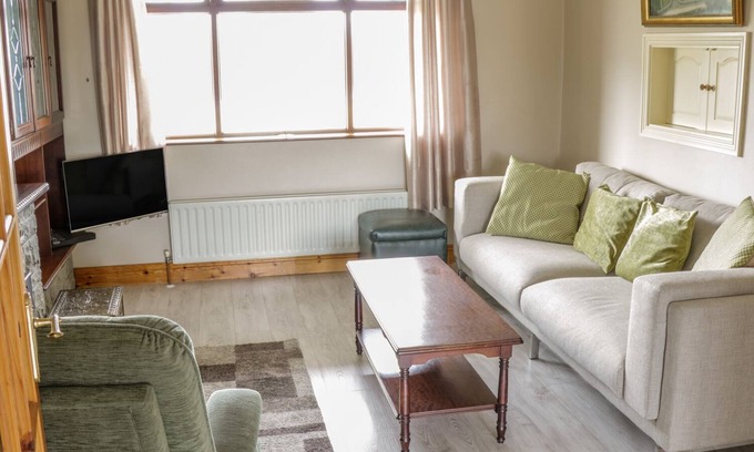 Carrowmoreknock House | CASTLE VIEW, family friendly in Oughterard, County Galway