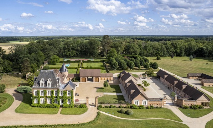 Montrieux-en-Sologne Other | Castle with swimming pool and tennis, for rent in Sologne