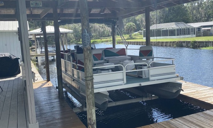 Lorida House | Catch and Relax…away from it all but close enough to everything. little Gem!