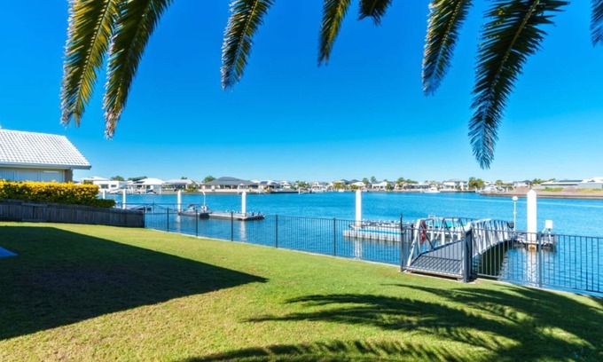 Banksia Beach House | Catch and Relax on Cosmos