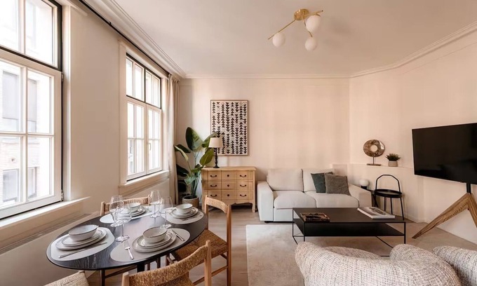 University District Apartment | Cathedral View Apartment With Terrace