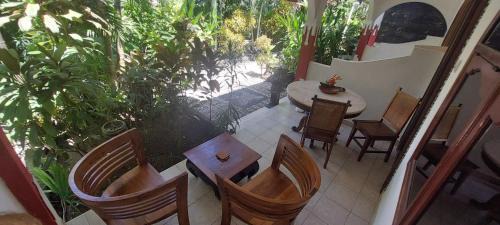 Candi Dasa House | Catra Homestay beachroom 10 B
