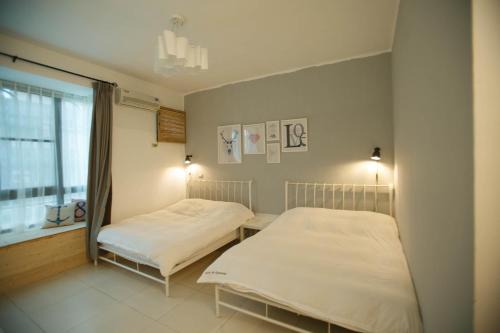 Hengchun Old Town House | Cats in summer