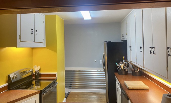 Cayce House | Cayce Corral Unit B 2 bed 1 Bath