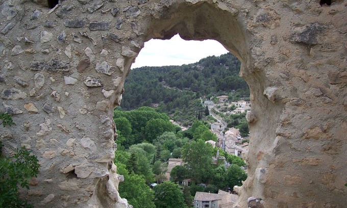 Fontaine-de-Vaucluse House | cccccccccc