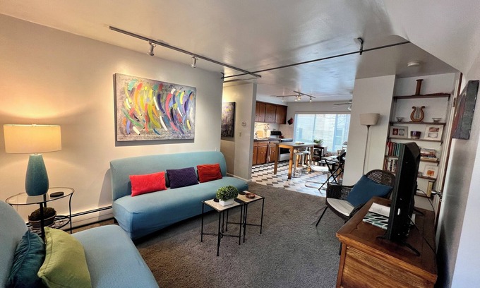 Ann Arbor House | CD1 Downtown Garden Flat (Central)