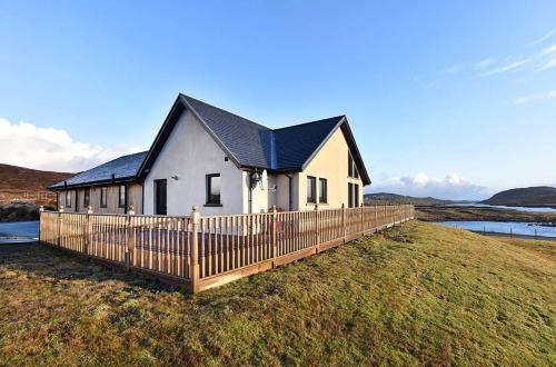 Balallan House | Ceann an Loch Cottage