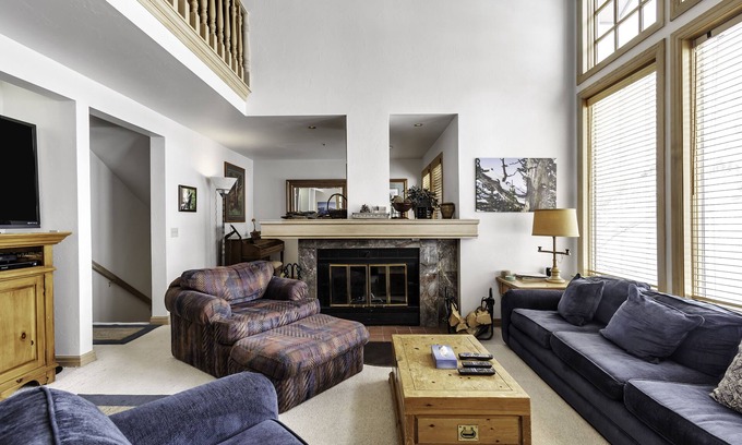 Salt Lake Mountain Resorts House | Cecret Mountain Lodge - ski-in/out to Snowbird