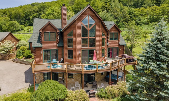 McHenry House | Cedar Chateau: Lake Access, indoor Pool, Hot Tub!