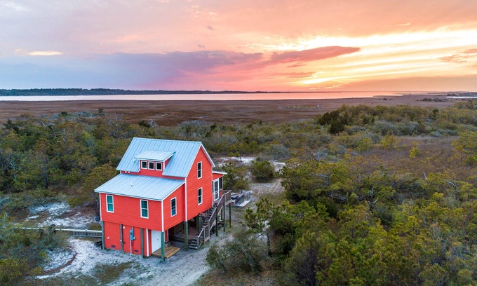 Cedar Island House | Cedar Island Beachfront Cottage