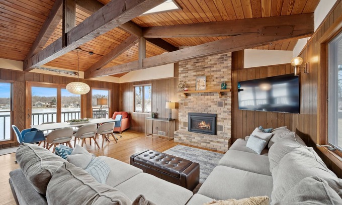 Annandale House | Cedar Lake getaway with sauna - cozy fireplace!