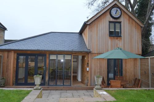 Box House | Cedar Lodge 2 ensuite bedroom cottage near Bath