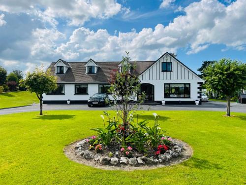 Gort Bed & Breakfast | Cedar Lodge Self Catering Accommodation H91 CF9D