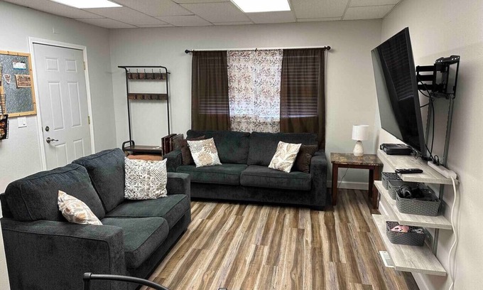 Cedar Rapids Apartment | Cedar Rapids Getaway