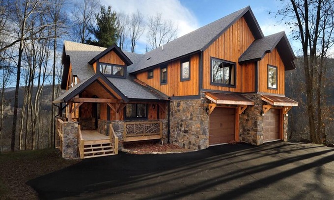 Banner Elk House | Cedar Rock Townhomes at Eagles Nest - Pet friendly, 6 Master Suites, hot tubs!