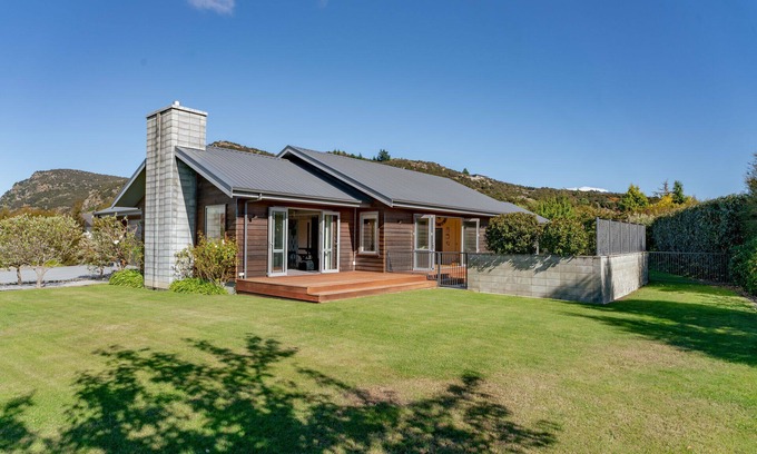 Albert Town House | Cedar Sanctuary - Albert Town Holiday Home