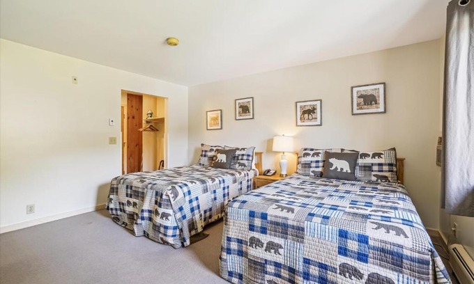 West Bridgewater Hotel | Cedarbrook Two Double bed Hotel Room with outdoor heated pool 216