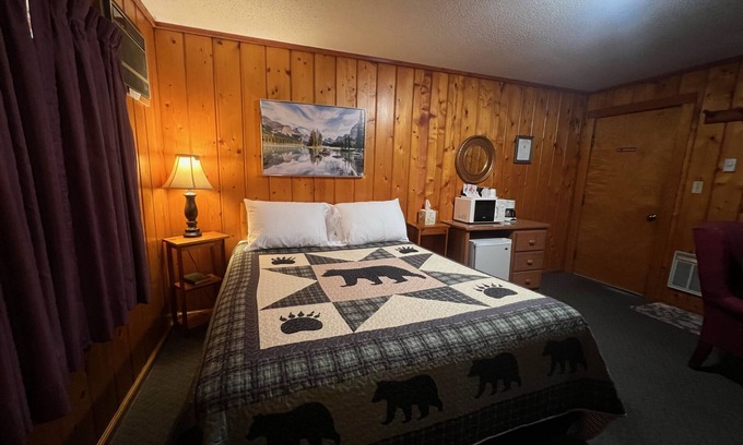 St Ignace Hotel | Cedars Motel