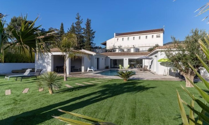 Preconil House | Cedelen by Interhome