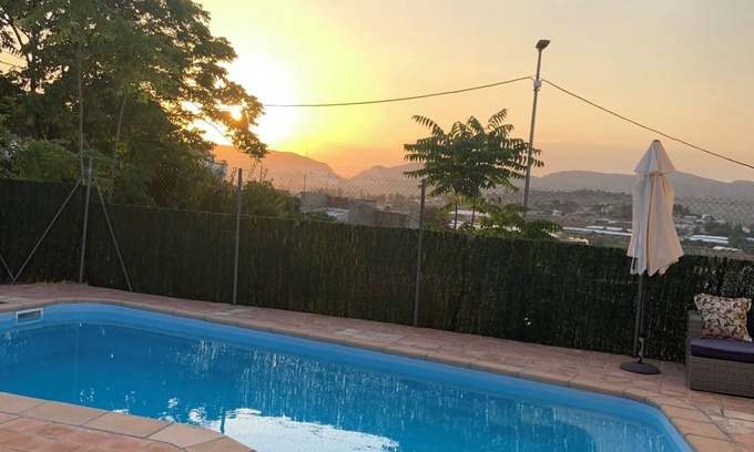Cehegin Villa | CEHEGIN-POOL-A/CON-WIFI-SLEEPS 10-GAMES ROOM-FREE PARKING-BBQ