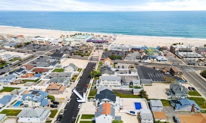 Point Pleasant Beach House | CEN24 | Huge Custom Luxe Home, Priv. Pool, 7BR 4ba 10 Badges! by Shore Points Vacations