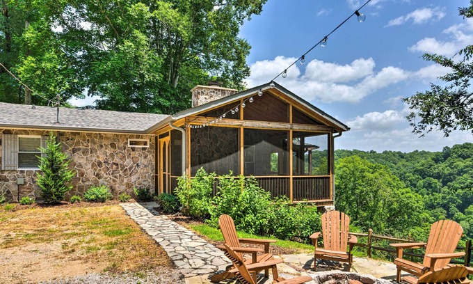 Baxter Cabin | ‘Center Hill Lake House’: Porch & Lake Views!