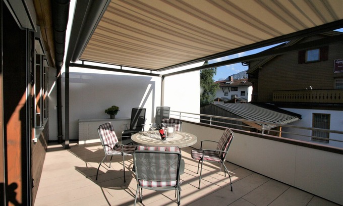 Oberstdorf House | center. Location, maisonnette, pets on request, large balcony. South-west facing roof terrace