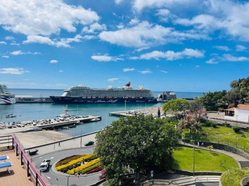 Se Apartment | Center Marina view Gold Studio