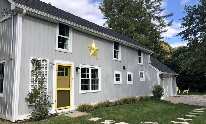 Clinton House | Center of CT shoreline.