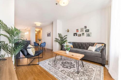 Macon Apartment | Center of DT walking distance to many venues