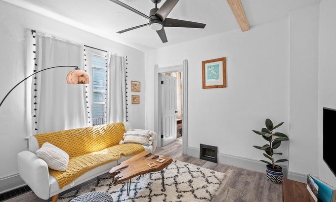 Little Italy Apartment | Center of Little Italy #2