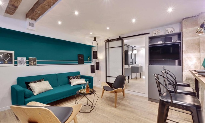 Les Halles Apartment | center of the historical Paris