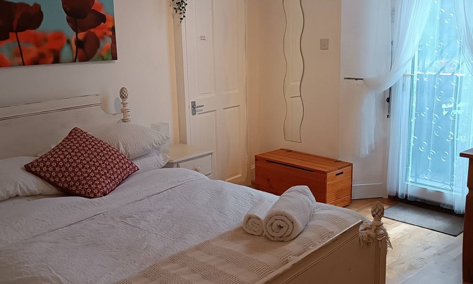 West End Apartment | Central 1 - Bed Apartment in Edinburgh Sleeps 3