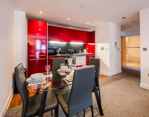 Bristol Floating Harbour Apartment | Central 2BR Flat - free parking - central