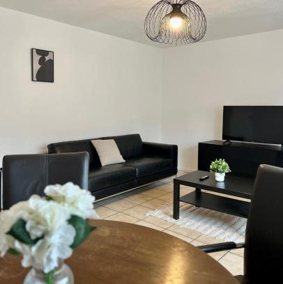 Wuppertal Apartment | Central 5-Bed Apartment, A46 & Central Station & Wi-Fi