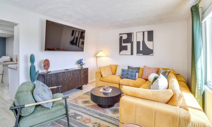 Near North Valley House | Central Albuquerque Getaway w/Hot Tub & Grill!
