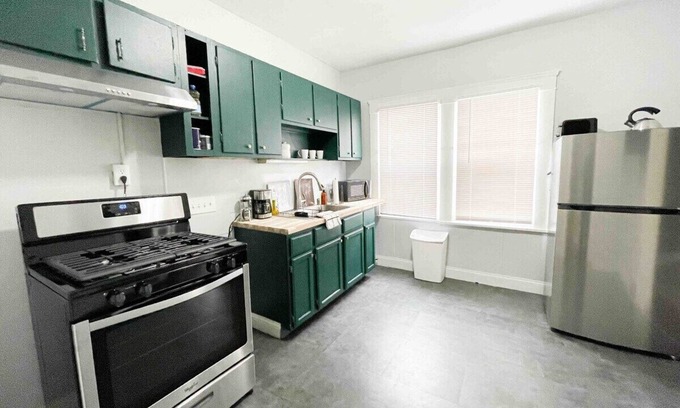 Cleveland Apartment | Central Almira Apt for 4 People - with Parking