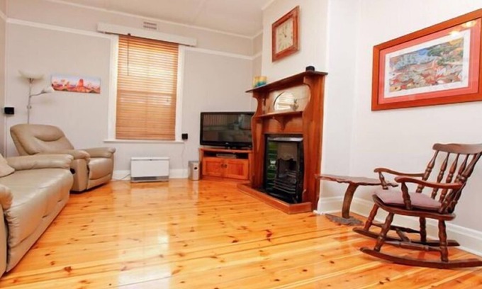 Broken Hill Cottage | Central and Spacious