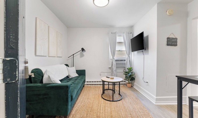 Old Town Fredericksburg Apartment | Central Apartment with Direct Access to Local Coffee Scene