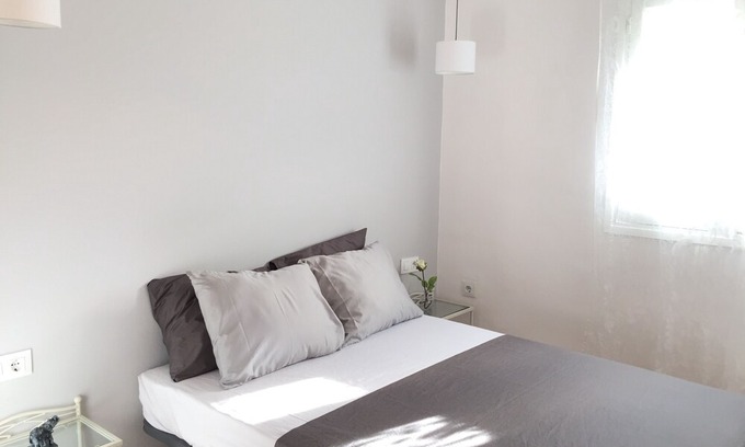 Los Remedios Condo | Central apartment on the banks of the Guadalquivir overlooking the Giralda.