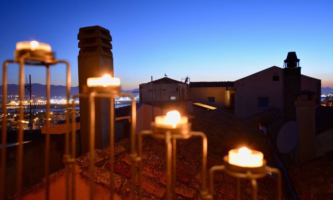 Historic Castle District Apartment | Central Apartment with Wi-Fi & Air Conditioning