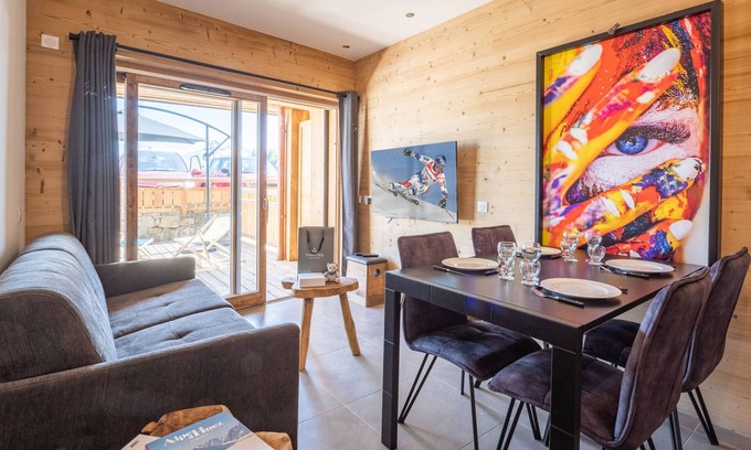 Cognet Apartment | Central Apartment with South-Facing Terrace, Near Ski Lifts