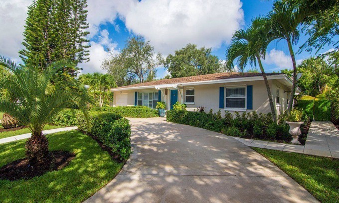 Central Beach House | Central Beach Newly Upgraded. Private Pet Friendly Home with Fantasic Location!