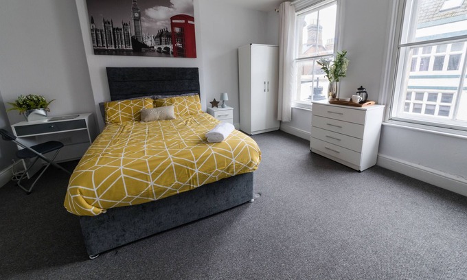 Bedford Apartment | Central Bedford Contractor Apartment free wifi 2