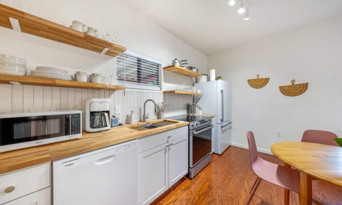 Tucson House | Central & Cozy/Near Alvernon Park/1 BR 1 BA