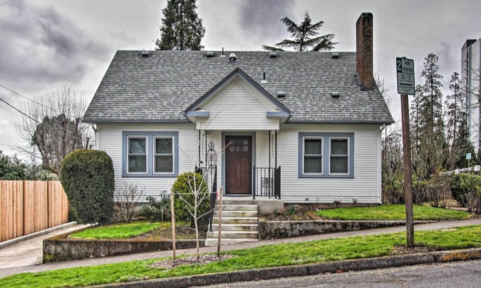 Market District House | Central Eugene House w/Updated Interior & Yard!