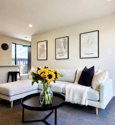 Spreydon Apartment | Central Home with Internal Garage - Close to CBD!