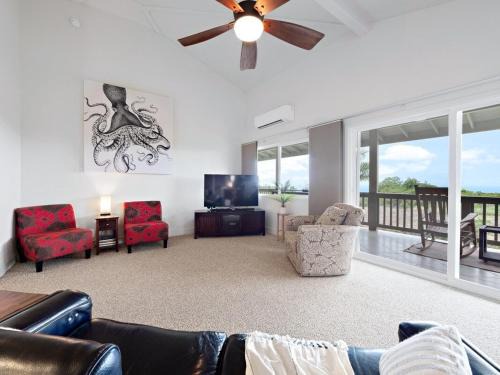 Kailua-Kona House | Central Oceanview Modern Cozy 3 Bed House