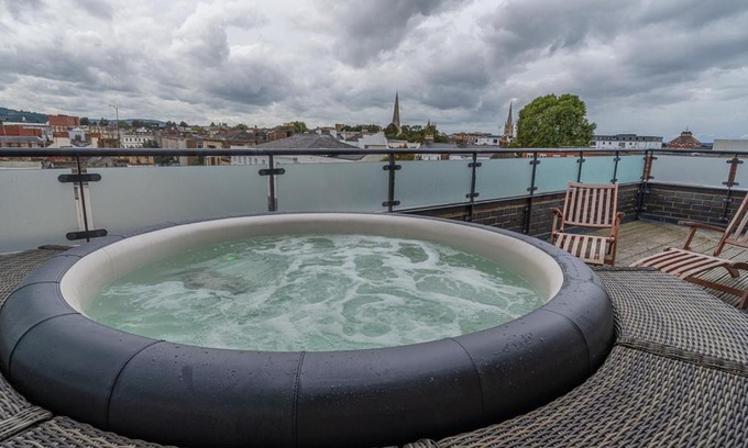 Cheltenham Apartment | Central Penthouse with Hot Tub & Views 23